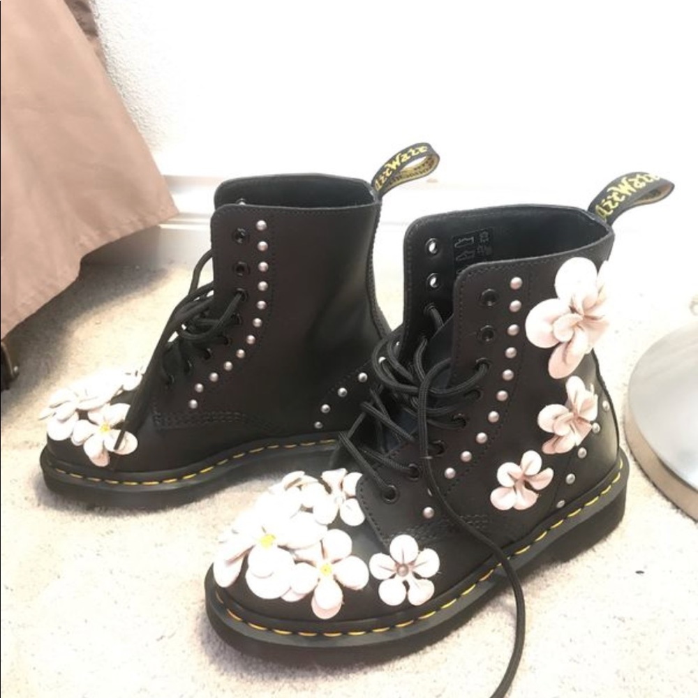 Dr. Martens size 5 3D Floral